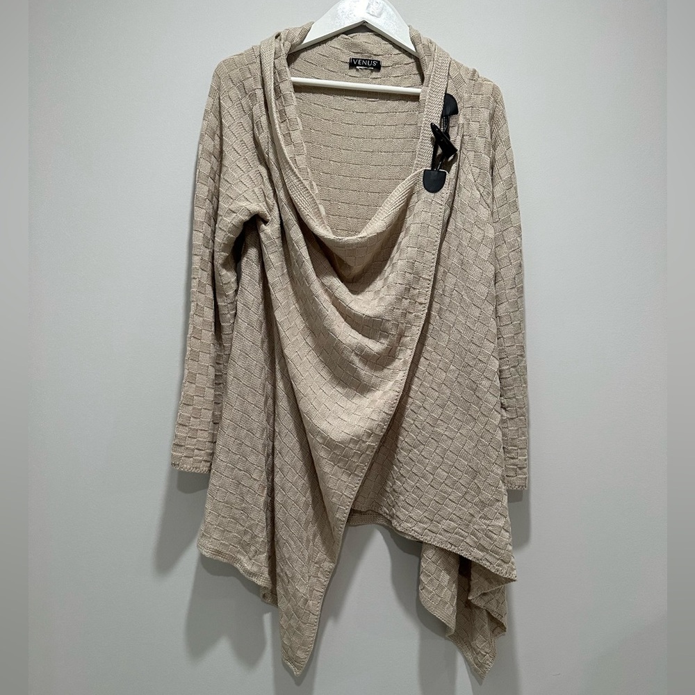 VENUS Beige Sweater Size L